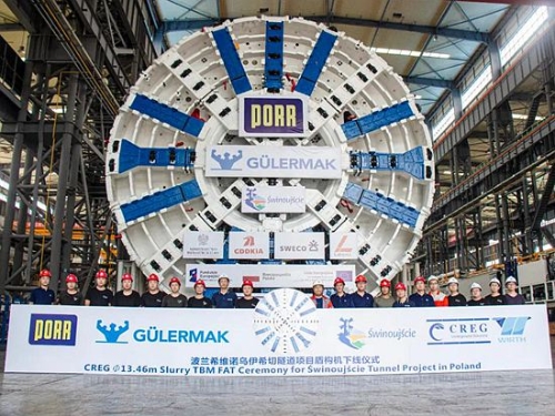 中国出口欧洲超大直径（13.46米）泥水平衡盾构机成功下线