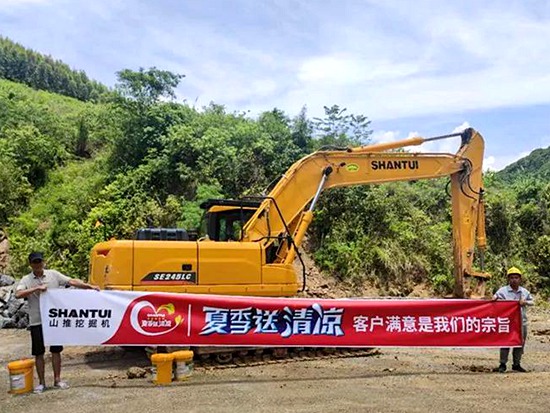 这位用户一年连买三台山推挖掘机