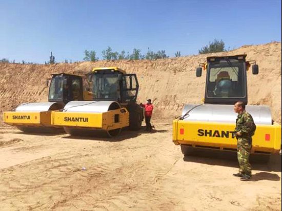 山推“客户关爱行”走进三晋大地