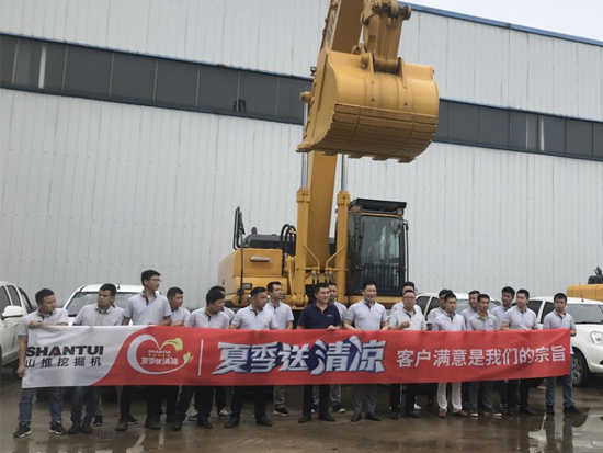 山推挖掘机情牵用户“送清凉”！服务万里行深入三湘大地