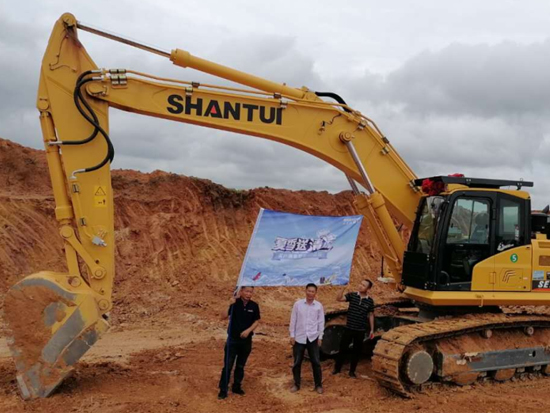 山推挖掘机用行动诠释全心与真诚服务
