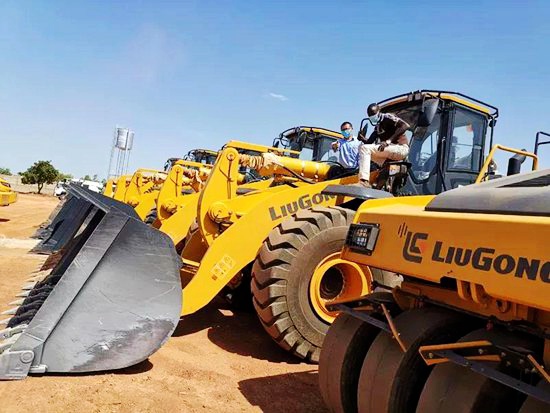 柳工为全球客户提供道路施工解决方案