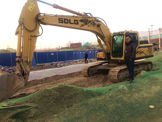 【临距离】8年，跑赢时间！跑赢人生！对话临工挖掘机用户老板王立民