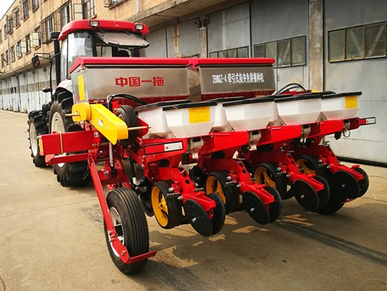 中国一拖新款免耕指夹式精量<em>播种机</em>下线
