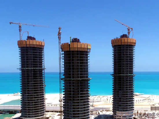 地中海岸，徐工塔机成群矗立！
