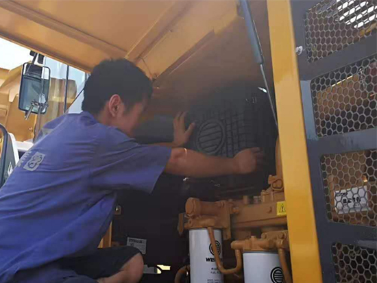 炎炎夏季你会如何养护你的装载机呢？