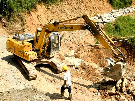 扶贫利器 | 开辟大山深处的致富路