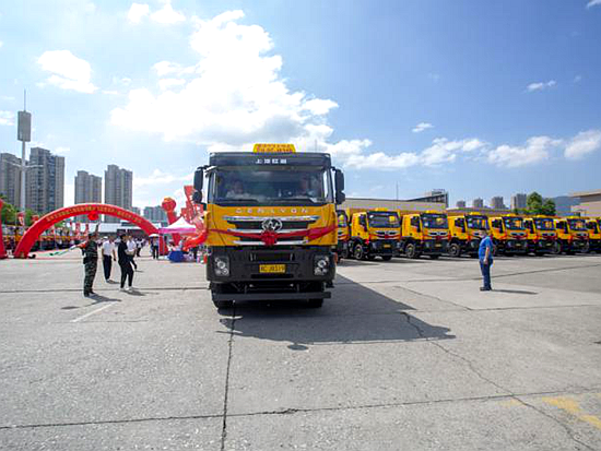 更安全、更智能、更环保 100辆红岩杰狮C500渣土车成功交付温州客户