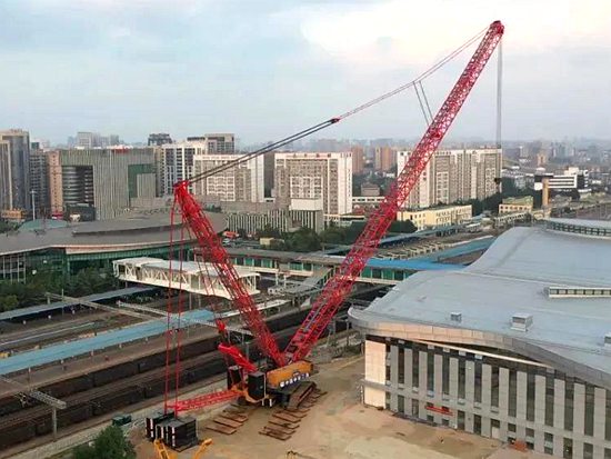 三一SCC20000A圆满首吊！中国铁路史上最大吨位履带起重机吊装作业