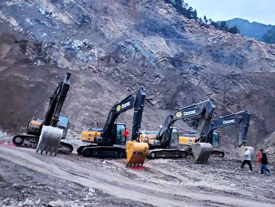 双节临近，迪尔交机交不停！