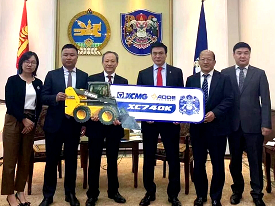 兑现承诺！徐工滑移装载机交付蒙古，约！