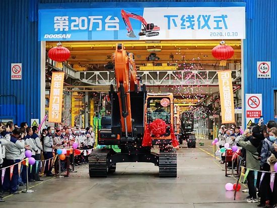 斗山第20万台挖掘机下线！奋斗之路再起新程