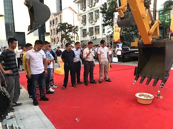 雷沃中大挖高端机型品鉴会系列活动（深圳站）成功落幕