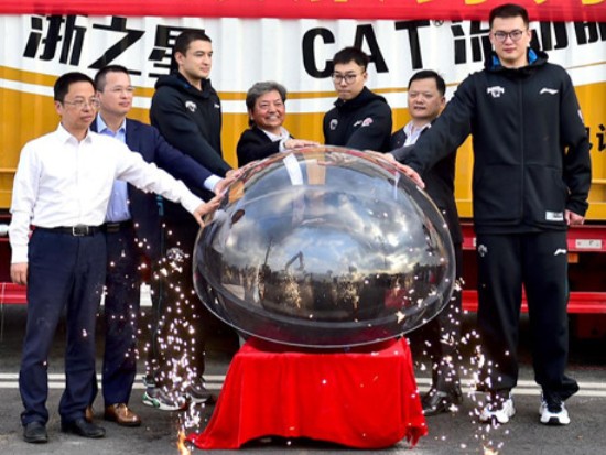 南京、济南CBA球员见面会现场火爆 球星身体力行诠释“实干家”精神