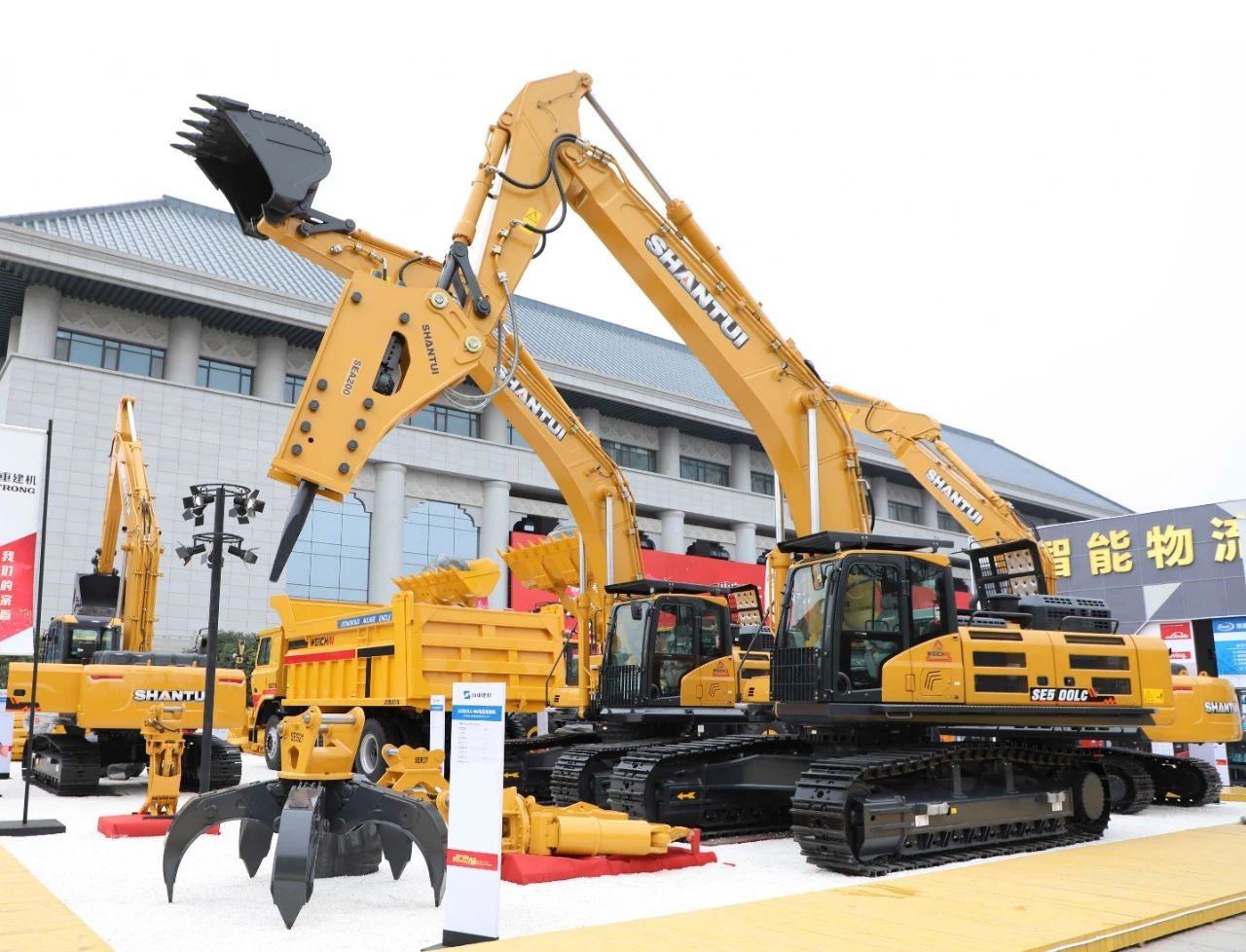 自主产品耀世而来 山重建机5款新品挖掘机发布的背后