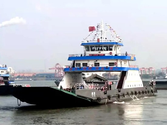 装配玉柴船舶动力 长江载重量最大汽渡船霸气出航
