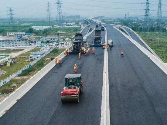 戴纳派克道路设备参与宁波机场路南扩建项目建设