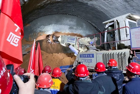 中铁装备助力定临高速公路黑庄坪隧道贯通