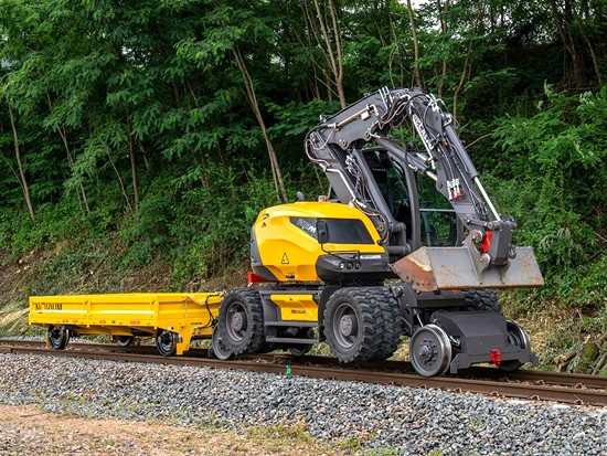 MECALAC推出新型铁路挖掘机216MRAIL