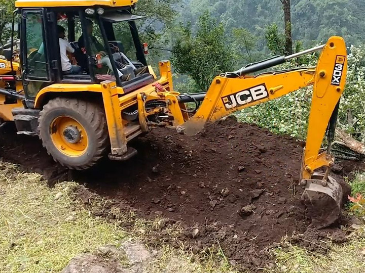 JCB新型山地挖掘机，适用于山地施工作业，多功能人称“两头忙”