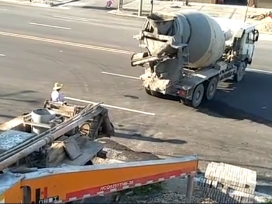 九合重工泵车搅拌车小型混凝土泵车施工视频