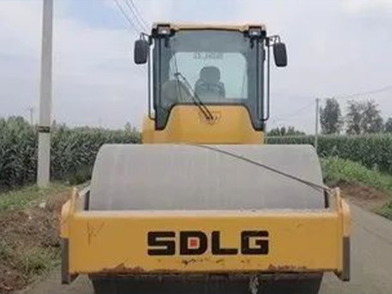 性價比高！壓實效果好！伊老板因品質選擇臨工RS8220壓路機