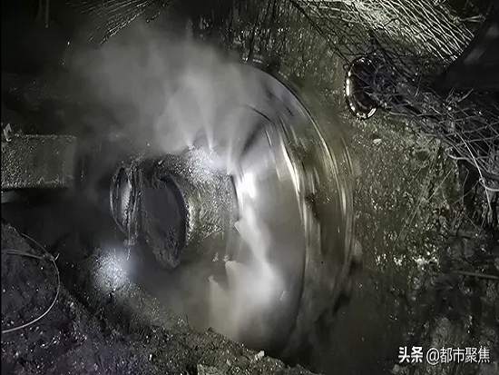 余吾煤业公司综采预备队自制采煤机滚筒新型喷雾装置 效果好