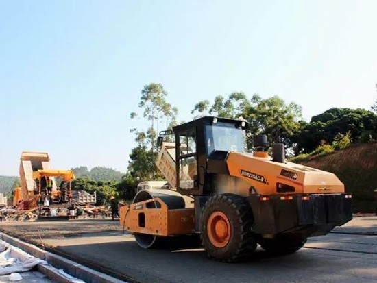 三一全液壓壓路機全國各地大展雄風！