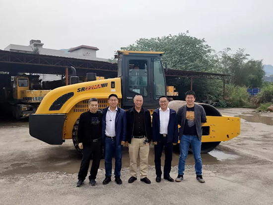 專營壓路機業務，十年只用山推