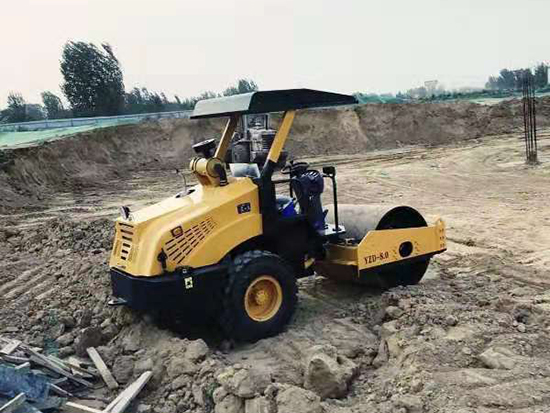 小型压路机在出车前的准备问题
