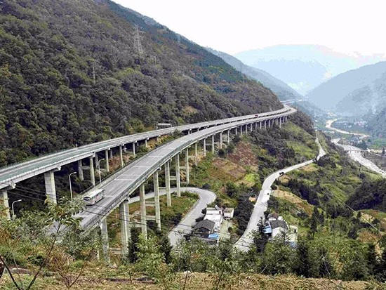 广西普通公路项目建设1月完成投资22.19亿元