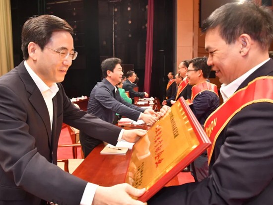 玉柴获颁玉林市“工业突出贡献企业”荣誉