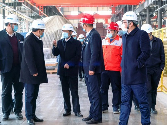 中国中铁总工程师孔遁到中铁装备开展实地调研