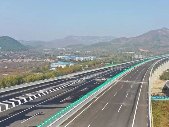 雄安三条高速5月底建成通车 2条高铁今年开工建设