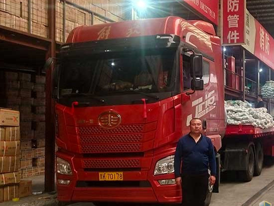 舒适、性价比高 胡建亮信赖解放青汽JH6领航版LNG卡车