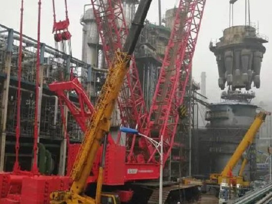 石化四建吊运团队完成长炼1#催化再生器拆除吊装