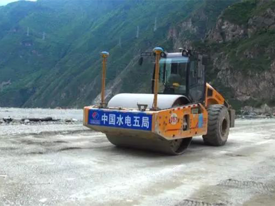 壓路機(jī)司機(jī)將下崗？壓路機(jī)已實現(xiàn)無人駕駛！