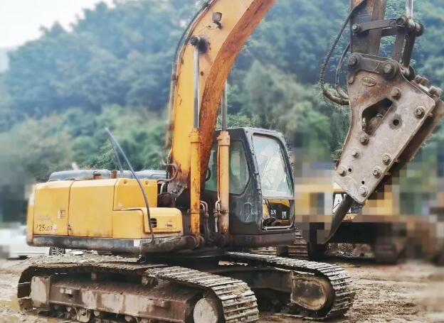 打破碎锤后行走跑偏 挖机这个部件该换了