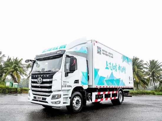 绿通冷链实力担当——红岩杰豹H6 4×2 6.8米冷藏车