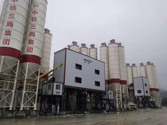 山推建友產品助力盤興高鐵建設。