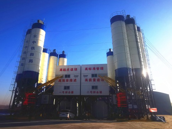 山推建友产品助力米仓大道建设。