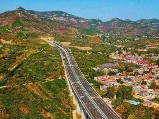 山推建友助力山东“最美高速公路”——济泰高速公路建设