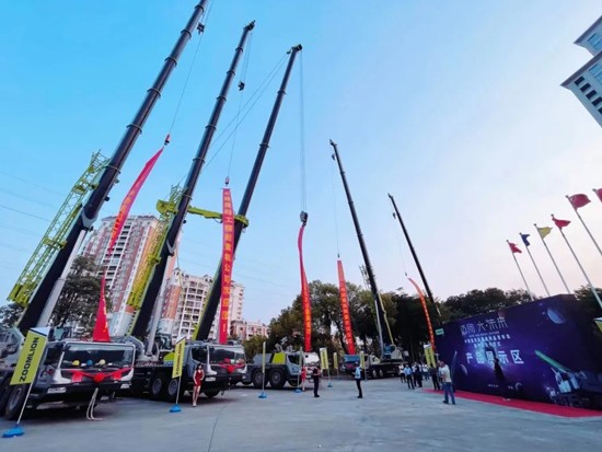 中联重科2021年新品推介会暨东莞市轩伟吊装公司大吨位交付仪式圆满成功