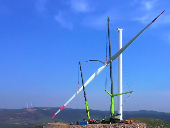 中联重科 Zoomlion QAY2000 国产大吨位起重机风电吊装