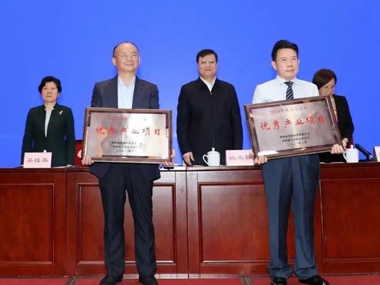 湖南省2020年度优秀项目！梁稳根上台领奖