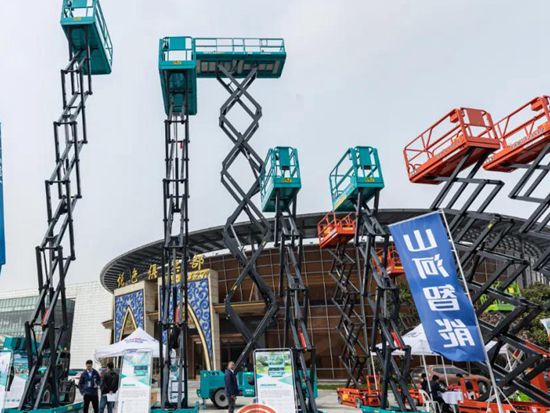 山河智能閃亮登場第五屆全國高空作業平臺租賃大會