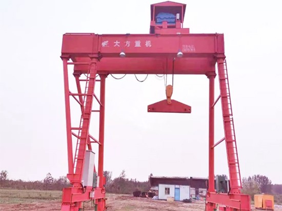 双主梁轮胎起重机桥梁施工