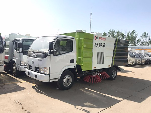 关于扫路车保养问题注意五个部位的保养