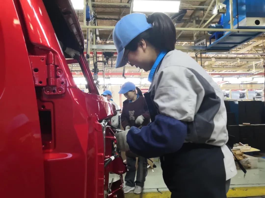 大运汽车：上下一心促生产!团结协助齐作战