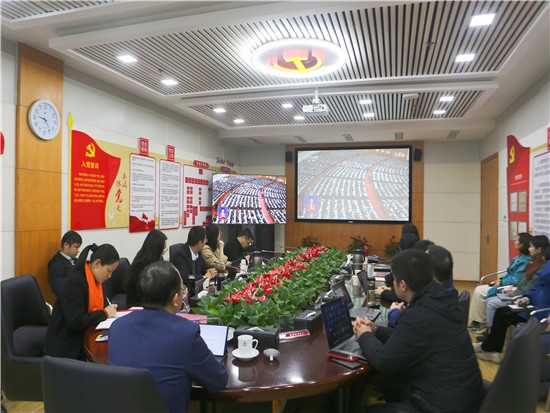 三一集团组织收看“两会”直播，人大代表梁稳根现场参会